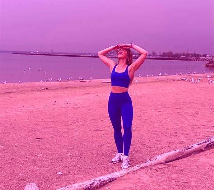 Karis 3 Buin escort