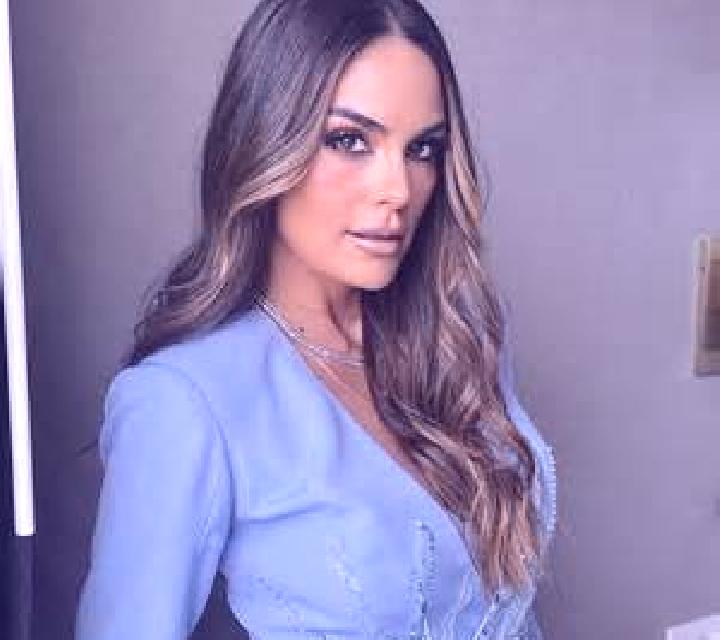 Vicenta Cochamo escort